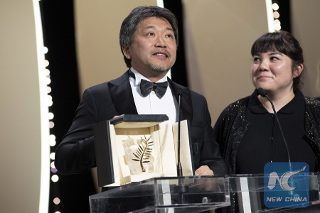 Japanese director Hirokazu Kore-eda (L) of the film Shoplifters which was awarded the Palme d'or attends the awarding ceremony at the 71st Cannes Film Festival in Cannes, France, on May 19, 2018. (Xinhua/Ning Da)