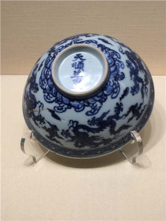 A Ming Dynasty porcelain from the reign of Tianshun is among artifacts at new exhibitions in the Palace Museum in Beijing. (Photo provided to China Daily)