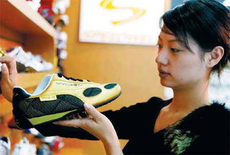 A visitor at a shoe exhibition in Beijing. [Photo/China Daily]