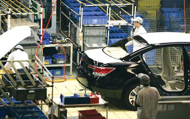 With production back to normal after last year's earthquake and tsunami, Guangqi Honda has set a sales target of 400,000 cars in 2012. [Photo/China Daily]