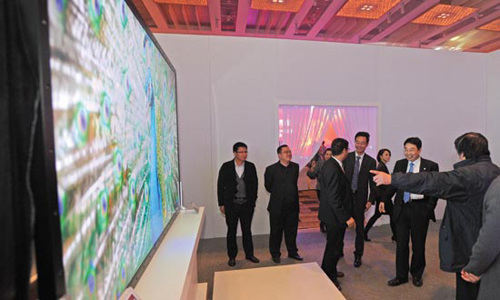 An 110-inch high-definition 3D screen at a TCL promotion event in Beijing. The display was produced by the Chinese TV giant. The company started to research LED display technology in 2009 and invested about 25 billion yuan ($4 billion) in its development. [Photo/China Daily]