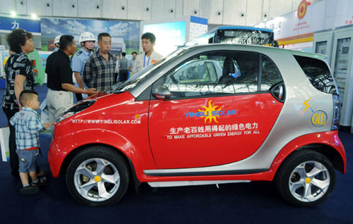 A photovoltaic car attracts visitors at the New Energy Equipment Exhibition in Langfang, Hebei province, on May 18. China is adopting policies to stimulate purchases of energy-saving products and stoke domestic demand. [Photo / Xinhua]