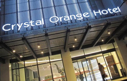A Crystal Orange Hotel in Beijing. Private-equity firm Carlyle Group has taken a controlling stake in Mandarin Hotel Holdings Ltd, which operates the Crystal Orange Hotel brand, among others. [Photo/China Daily] 