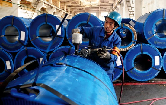 Coated and galvanized steel plates at a Baoshan Iron and Steel Co Ltd plant in Huangshi, Hubei province. The profits of large steelmakers plunged 95.8 percent in the first half of the year amid the economic slowdown. [Photo/China Daily] 