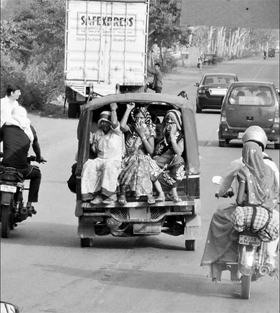 People heading to New Delhi, the capital city of India. The city is about 1,700 kilometers away by airplane from the country's IT city Bangalore. The country's gross domestic product reached $1,843.38 billion last year.
