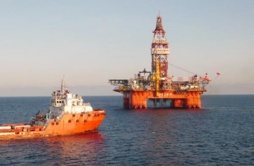 The Haiyangshiyou 981, which belongs to a new generation of semi-submersible deepwater oil rigs, operating in the South China Sea. China National Offshore Oil Corp announced the launch of a second batch of offshore oil blocks for foreign investors. [Wang 