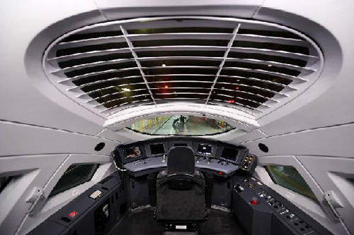 Photo taken on Oct. 6, 2012 shows the cab interior of a high speed train for test run in Changchun, capital of northeast China's Jilin Province. The CRH380B high speed train units, linking Harbin, northeast China's Heilongjiang Province and Dalian, northe