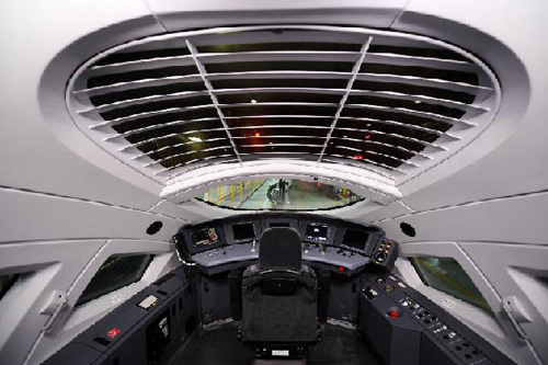 Photo taken on Oct. 6, 2012 shows the cab interior of a high speed train for test run in Changchun, capital of northeast China's Jilin Province. The CRH380B high speed train units, linking Harbin, northeast China's Heilongjiang Province and Dalian, northe