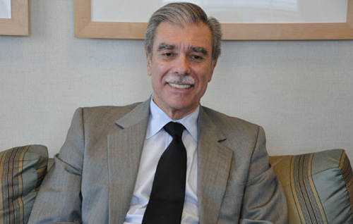 Former US commerce secretary Carlos Gutierrez says he believes China and the US are too interdependent to risk a trade war. [Photo/China Daily] 