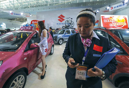 Smaller Japanese carmakers also reported heavy drops. Suzuki's delivery last month was 16,020 units, a 42.5 percent fall from a year earlier. Liu Xin / China New Service