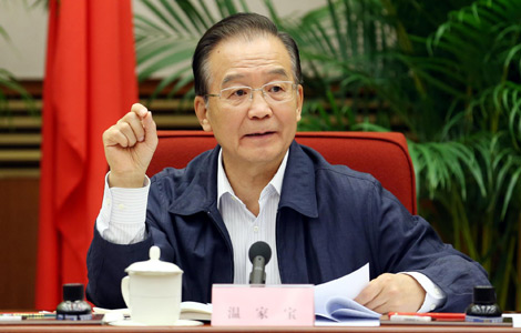 Premier Wen Jiabao makes a speech on the current economic condition during a meeting in Beijing, Oct 17, 2012. [Photo/Xinhua] 