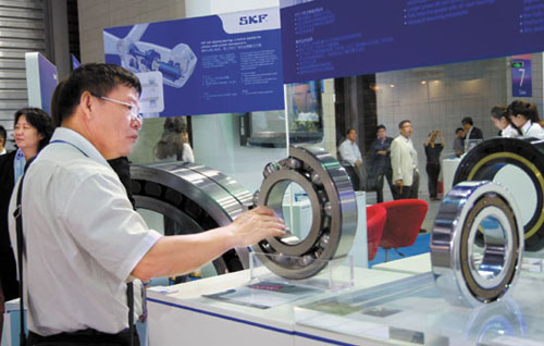 SKF wind generator bearings on display at the 2012 Offshore Wind China Conference & Exhibition, in Shanghai, on May 30. [Photo/China Daily]