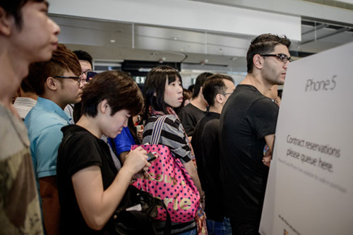 Customers line up for the iPhone 5 at a Hong Kong Apple store on Sept 21, when Apple released its latest handset in the region. Philippe Lopez / AFP