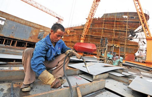 A worker at a shipyard in Taizhou, Zhejiang province. Some Chinese companies have made moves to invest in European shipyards, which are struggling financially. [Photo/China Daily]