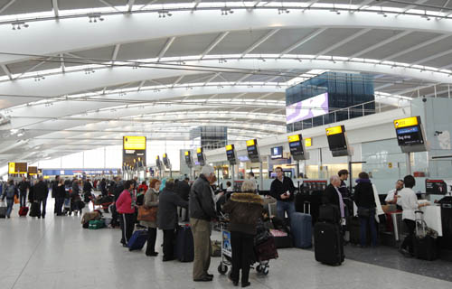 Passengers stand in line to check in at London's Heathrow Airport. China Investment Corporation said on Thursday that one of its subsidiaries will buy a 10 percent stake in Heathrow Airport holdings.[Photo/Reuters] 