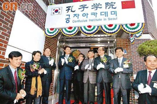 Learning Mandarin is increasing dramatically around the world, be it by Western countries or China's neighbours