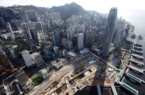 Skyscrapers tower over Hong Kong's Central district, where commercial rental prices are some of the highest in the world. [Photo/China Daily] 