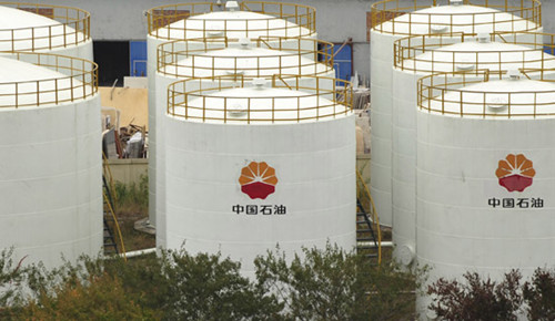 PetroChina Co's oil tanks in Shenyang, the capital city of Northeast China's Liaoning province. For the first time the company has entered the top 100 of a worldwide innovation list conducted by global management consulting firm Booz & Co. This was the eighth annual analysis of corporate research and development spending by Booz & Co. [Photo/China Daily]