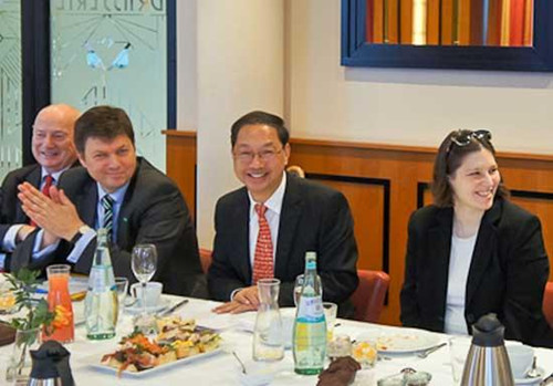 China's ambassador to German sat down with top German entrepreneurs to discuss relations between the two economic powers. 