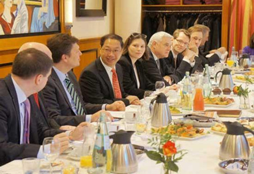 China's ambassador to German sat down with top German entrepreneurs to discuss relations between the two economic powers. 