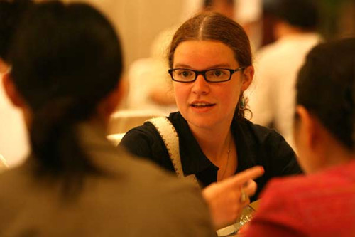 A British woman talking with a Chinese company's human resource officers at a talent fair in Nanjing, capital city of East China's Jiangsu province. A trend of talented foreigners joining Chinese companies is just beginning, analysts said. The vigorous Chinese economy, coupled with overseas expansion of many Chinese businesses, is creating many opportunities for skilled people worldwide. Mai Dou / For China Daily 