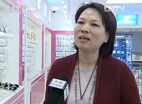 Zhou Xiaoguang, Chairman of Neoglory Holdings Group Co., Ltd., said, We offer over 100 new designs every day, light goods here are sold to much of the world. 