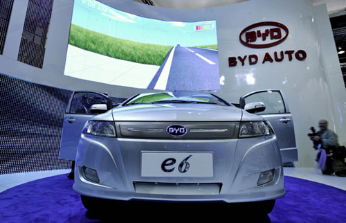 An electric car produced by BYD Co Ltd is exhibited at an auto fair in Detroit, the United States. The company will establish its first wholly owned overseas manufacturing plant in the US in 2013, a company executive has said. ZHANG JUN / XINHUA