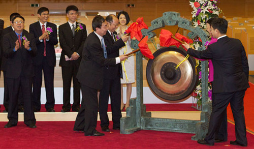 A listing ceremony at the Shanghai Stock Exchange in April. While only 154 Chinese companies have held domestic IPOs so far this year, small and medium-sized IPOs are expected to be more popular in the A-share market in 2013. Provided to China Daily