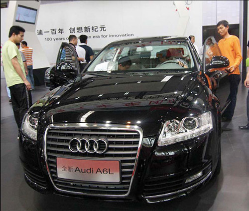 An Audi A6L executive sedan on display at an auto show in Hunan province. The model remained Audi's best seller in China with more than 132,000 units delivered last year. [Provided to China Daily]