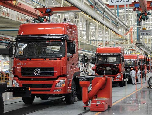 Dongfeng truck assembly line in Shiyan, Hubei province. Dongfeng Motor Corp remained the nation's second-largest auto group in 2012 on sales of 3.07 million units. [Peng Tong / For China Daily]
