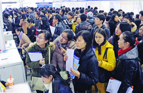 A job fair in Shanghai. Due to industrial upgrading, vacancies are increasing in the nation's service sector. [Photo / China Daily]