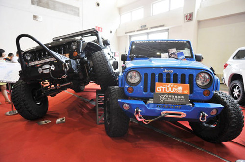 Jeep vehicles on display at an auto exhibition last year in Beijing. Various Jeep models are already sold in China, including the Grand Cherokee, Wrangler and Compass, but all are imported. [Photo / China Daily] 