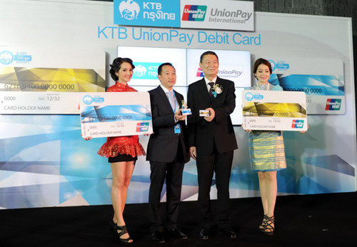 China's UnionPay joins hands with Thailand's Krung Thai Bank in card services on Jan 22 in Bangkok. The KTB UnionPay Debit Card marks the first step of UnionPay's expansion in Thailand.[Photo/Xinhua]