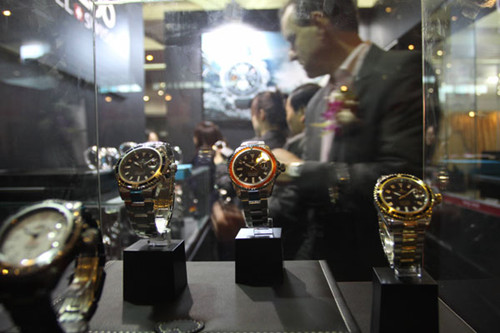 Swiss watches on display at an expo in Wuhan, Hubei province. Jacques de Watteville, Switzerland's ambassador to China, said good progress has been made in FTA talks, and the country could become the first in Europe to have a free trade agreement with China. Sun Xinming/For China Daily