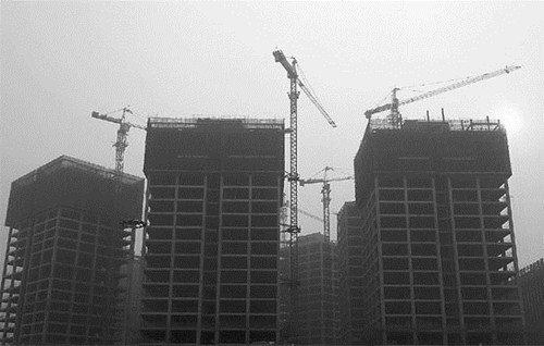 New office buildings under construction in Beijing. The capital's rent growth of Grade A offices is expected to slow to about 5 percent in 2013, real estate service provider Savills said in a report. [Photo/China Daily]