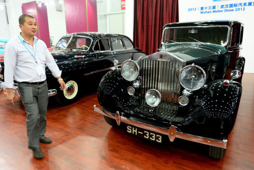 The Rolls-Royce Ghost, which was made in 1939, is shown at the 2012 Wuhan Motor Show in Wuhan, Hubei province, on Oct 13. [Zhou Guoqiang / For China Daily]