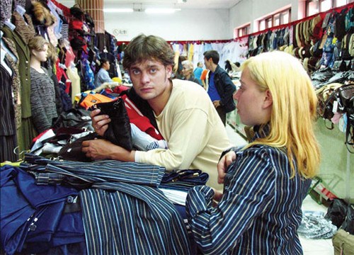 Two Russian businesspeople in a garment market in Manzhouli in North China's Inner Mongolia autonomous region. Border trade has brought prominence to Manzhouli as China's largest inland port, accounting for about 70 percent of land trade between China and Russia. Amid deepening China-Russia ties, the city, with a population of 300,000 in 2012 and a size of 732 square kilometers, is experiencing a new boom. [Photo/China Daily]