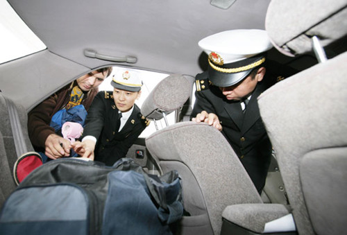 Two Chinese customs officials checking a Russian businessman's luggage inside a car at Manzhouli port. China's trade and economic cooperation with its traditional markets such as the European Union, Japan and the United States are declining, while that with emerging markets is gaining more importance. [Photo/China Daily]