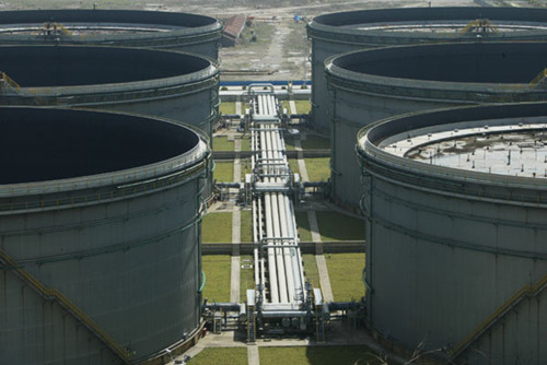 A crude oil depot facility in Ningbo, Zhejiang province. China's net crude oil imports were 5.40 million barrels a day in 2012, and the country could soon overtake the United States as the largest oil importer in the world. [Photo/China Daily]