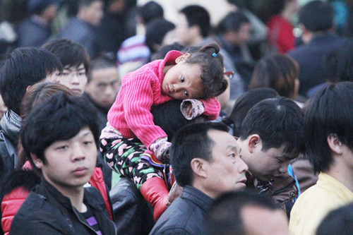 Passengers at the railway station in Xi'an, Shaanxi province, on March 6. He Tong/For China Daily