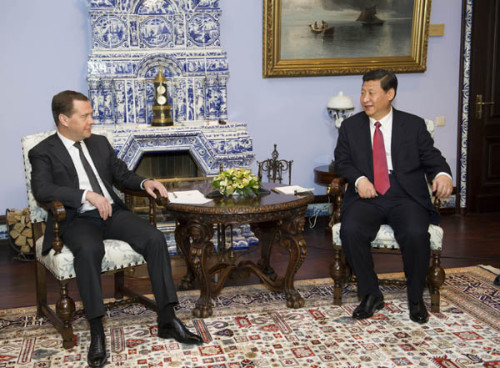 Chinese President Xi Jinping (R) meets with Russia's Prime Minister Dmitry Medvedev in Moscow, capital of Russia, March 23, 2013. (Xinhua/Huang Jingwen) 