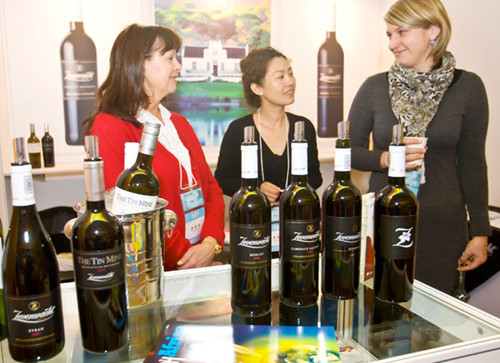Visitors ask about wine from South Africa at a trade show of South African goods in Beijing. The BRICS bank is expected to enhance cooperation among developing economies and facilitate inter-BRICS trade. Zhao Bing/Xinhua