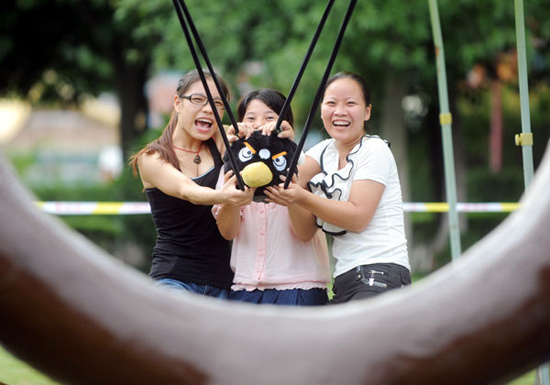 Tourists play a real-life version of the video game Angry Birds at the Window of the World amusement park in Changsha, Hunan province. DI LU / FOR CHINA DAILY