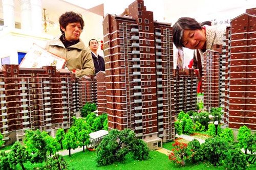 A housing fair in Shanghai. Experts said a 20 percent income tax on capital gains from property sales may push up housing prices. JING WEI/FOR CHINA DAILY 