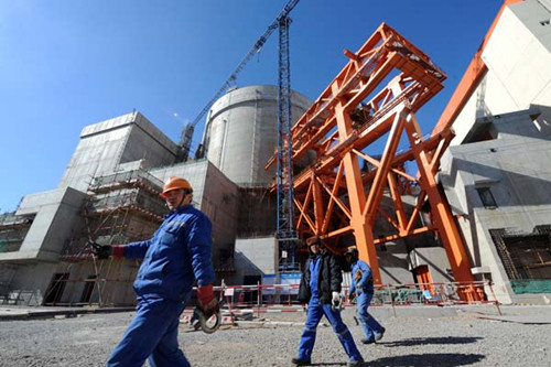 Workers at the construction site of the Hongyanhe nuclear power plant in Dalian, Liaoning province. China Guangdong Nuclear Power Holding Co is in talks with Turkey to bid for the construction of a second nuclear power plant on the Black Sea. YANG QING/XINHUA 