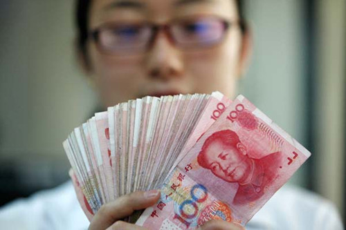 An Industrial and Commercial Bank of China Ltd branch in Huaibei, Anhui province. In the first three weeks of April, the Big Four State-owned commercial banks extended loans of 130 billion yuan ($21 billion), slower than the pace in previous months, China International Capital Corporation Ltd said in a report. XIE ZHENGYI/FOR CHINA DAILY