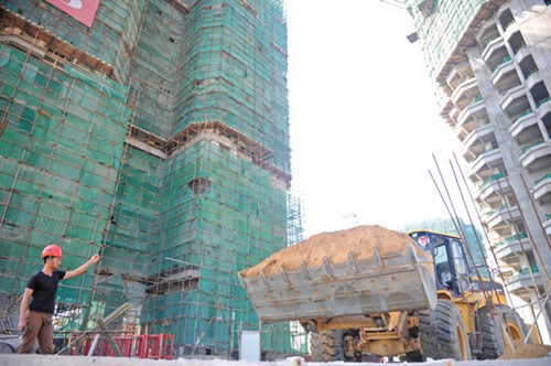 Construction of residential property takes place at Boao in Hainan province. [Photo/Provided to China Daily]