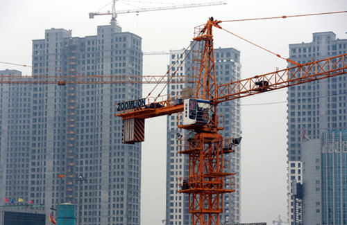 Rents in the office market edged down 2 percent quarter-on-quarter in the first quarter to 337 yuan ($54) per square meter per month, the first decline since the third quarter of 2009, according to Jones Lang LaSalle. [Photo/Provided to China Daily]