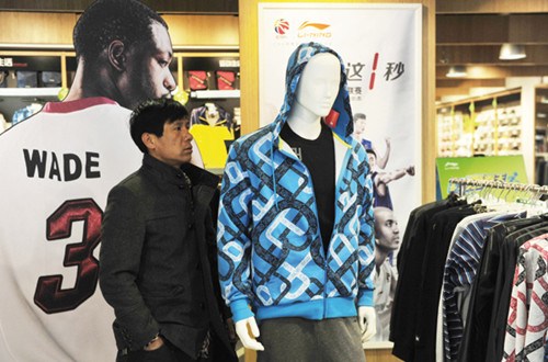 A customer at a Li Ning store in Shenyang, Liaoning province. [Photo/Provided to China Daily]