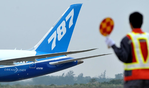 A Boeing 787 Dreamliner at Meilan Airport in Haikou, Hainan province. Several Boeing 787 Dreamliners will arrive at Chinese airlines before June and China Southern Airlines Co Ltd and Hainan Airlines Co Ltd will be the first Chinese customers to get 787 Dreamliners. [Photo/Xinhua]